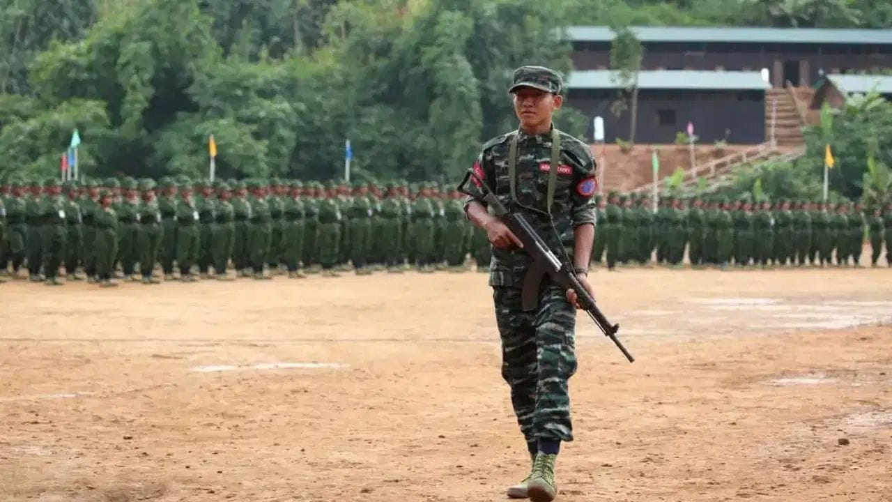 भारताच्या शेजारी बनणार नवा देश ?, या देशात मोठी बंडाळी, राजधानीला घेरले…