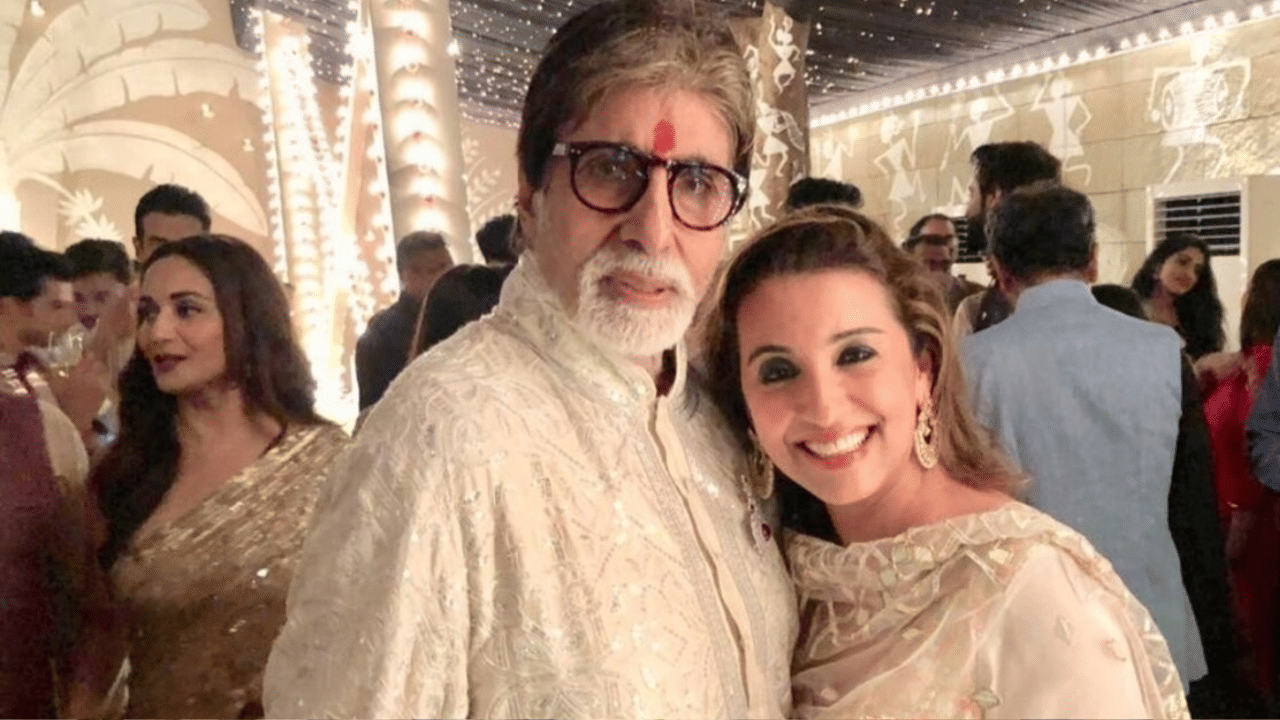 पेरिझाद झोराबियन यांनी अमिताभ बच्चन यांच्यासोबत 'एक अजनबी' या चित्रपटात काम केले आणि 'हम परदेसी हो गये' या टीव्ही शोमध्येही त्या दिसल्या. पेरिझाद यांनी 'बांडुंग सोनाटा' या चिनी चित्रपटातही काम केले, ज्यात त्यांनी इंदिरा गांधी यांची भूमिका साकारली होती आणि त्या तीन महिने चीनमध्ये राहिल्या होत्या.