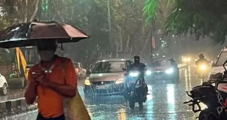 हवामान विभागाच्या नव्या अंदाजानुसार 24 ते 25 जूनपासून महाराष्ट्रात मान्सून पुन्हा सक्रिय होण्याची शक्यता आहे. 25 जूनपासून मुंबई तसेच कोकणच्या किनारपट्टीत पावसाचा जोर वाढू शकतो.