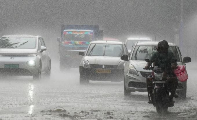 दरम्यान, राज्य सरकारकडून वेळोवेळी हवामानाचा अंदाज तसेच पावसाच्या अंदाजाबाबत सांगितले जाते. त्यामुळे या अंदाजाकडे लक्ष द्यावे. शासनाच्या आवाहनाचे पालन करावे. दुबार पेरणीचे संकट टाळायचे असेल तर पेरणीची घाई करू नये, असे सांगितले जात आहे.