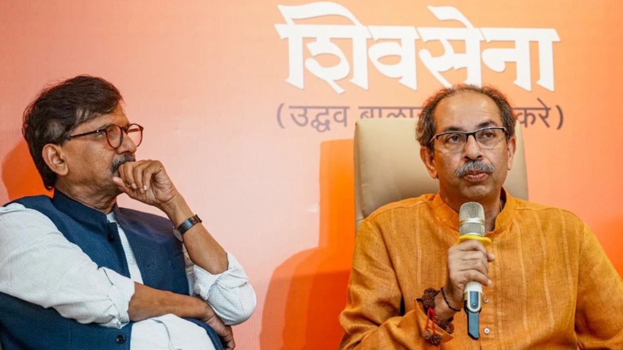 आईबाबा आणि मुलांच्या शपथ फेल, ठाकरेंचा 6 आमदार शिंदे गटात? बंडाचं कारण आलं समोर आईबाबा आणि मुलांच्या शपथ फेल, ठाकरेंचा 6 आमदार शिंदे गटात? बंडाचं कारण आलं समोर