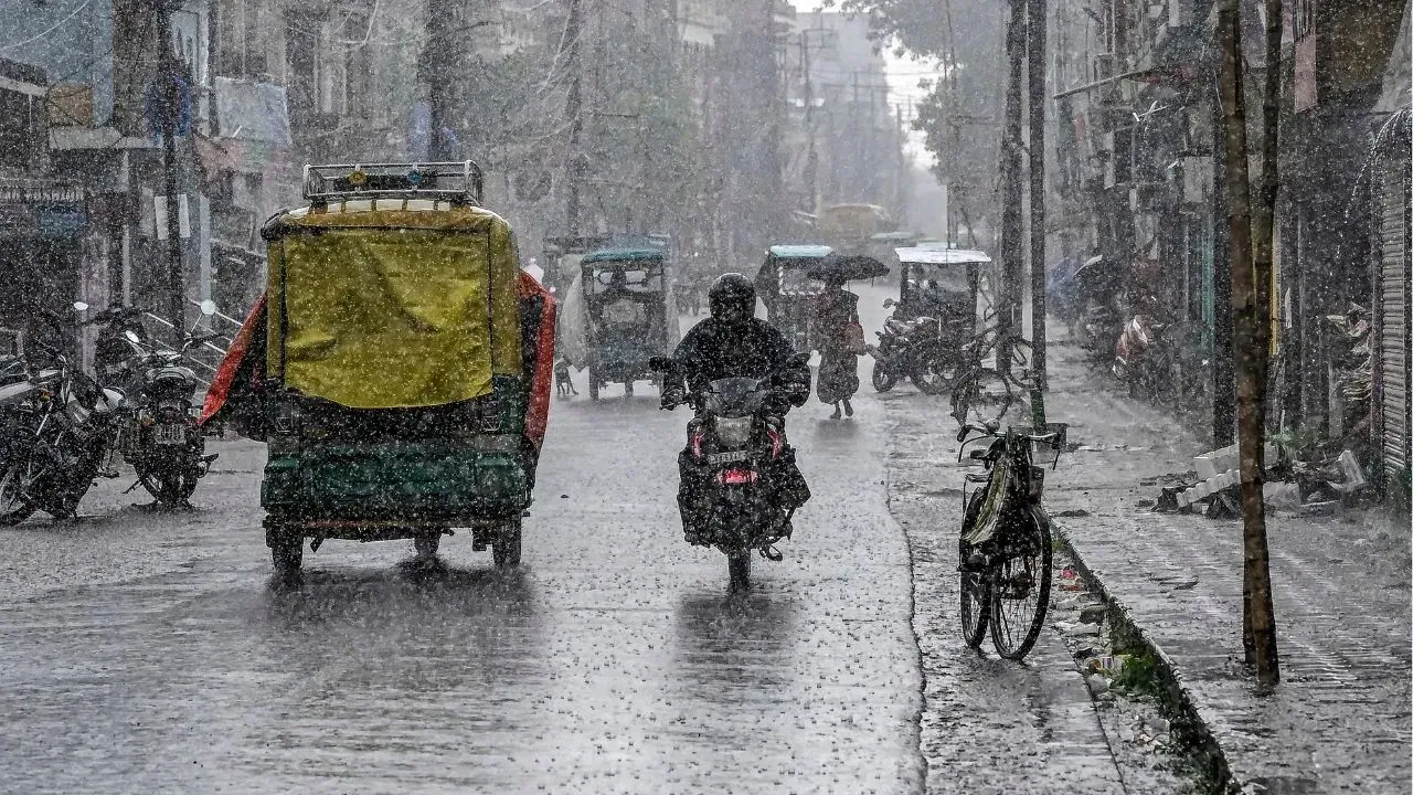 Monsoon Update : कोकणापासून मराठवाड्यापर्यंत धो-धो कोसळणार, देशाच्या या भागाला IMD कडून अलर्ट जारी Monsoon Update : कोकणापासून मराठवाड्यापर्यंत धो-धो कोसळणार, देशाच्या या भागाला IMD कडून अलर्ट जारी