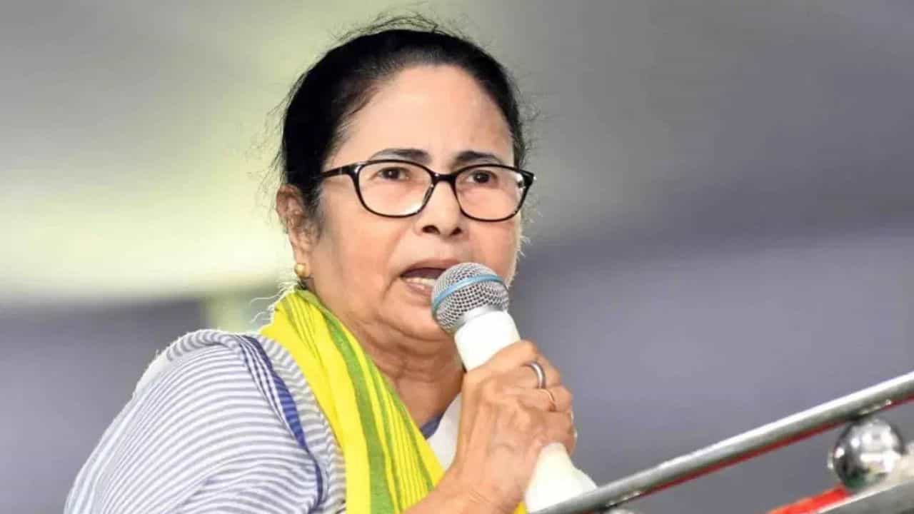 मोठी बातमी! ममता बॅनर्जींना सर्वात मोठा धक्का, तृणमूलमधून खासदारांचा गटही बाहेर पडणार? थेट भाजपच्या बड्या नेत्याच्या घरी...
