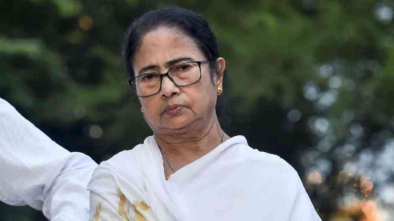 Mamata Banerjee : रोजची कटिंग, आज अजून एक राजीनामा, आता उरले फक्त 10, ममता बॅनर्जींसोबत खेला होबे