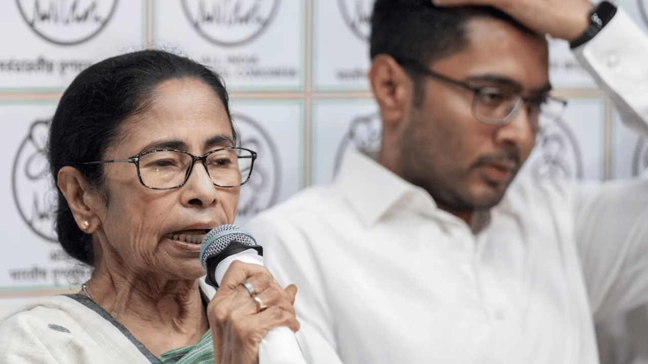 TMC चे आधीच 58 आमदार फुटले असताना 15 खासदार थेट… पश्चिम बंगा