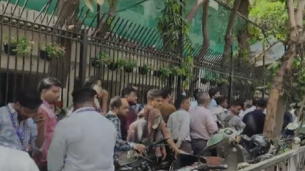 Photo : पहिल्यांदाच घडलं… मंत्रालयात प्रवेशासाठी अर्धा किलोम