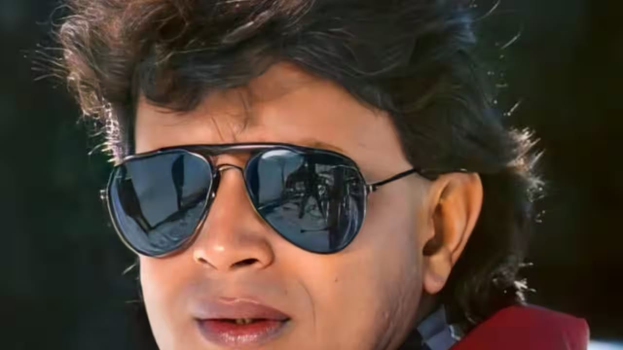 मात्र, तब्बल 180 फ्लॉप चित्रपट दिल्यानंतरही एखादा अभिनेता सुपरस्टार म्हणून कायम राहू शकतो, यावर विश्वास बसणे कठीण आहे. पण बॉलिवूडमध्ये अशी कामगिरी करणारे अभिनेते म्हणजे ज्येष्ठ अभिनेते मिथुन चक्रवर्ती.