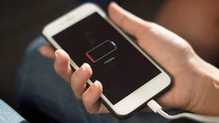 Mobile Data vs Wi-Fi: तुमच्या फोन बॅटरीचा सर्वाधिक वापर कधी होतो? चार्जिंग झटपट कधी संपते? जाणून घ्या