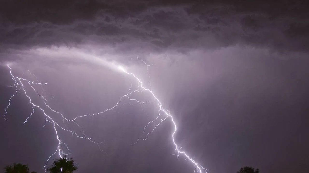 Monsoon update : या दिवसापासून महाराष्ट्रात धो धो धो धो पाऊस, 15 जून नाहीच, मॉन्सूनचे मोठे अपडेट Monsoon update : या दिवसापासून महाराष्ट्रात धो धो धो धो पाऊस, 15 जून नाहीच, मॉन्सूनचे मोठे अपडेट