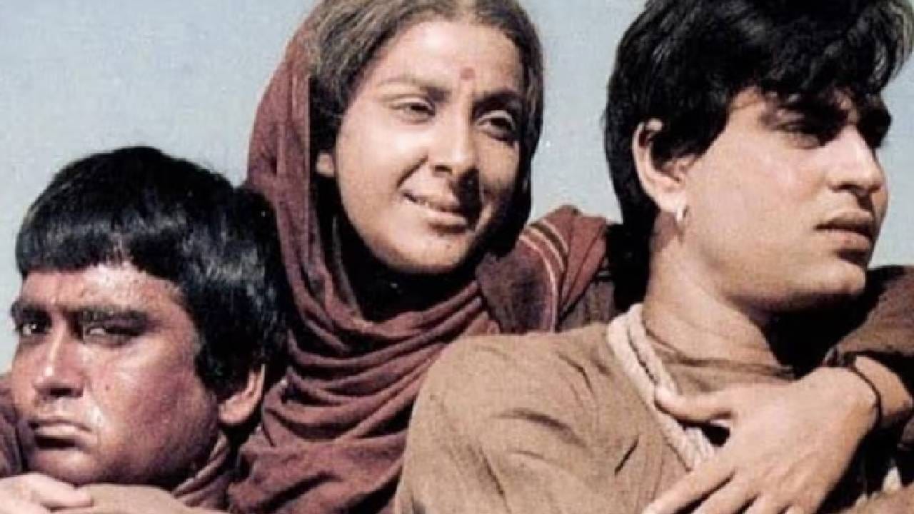 या चित्रपटाच्या शूटिंगदरम्यान सेटवर आग लागली होती. तेव्हा नर्गिस दत्त यांचे प्राण वाचवण्यासाठी सुनील दत्त यांनी स्वतःच्या जिवाची बाजी लावली होती. या घटनेनंतर सुनील आणि नर्गिस यांच्यात जवळीक वाढली आणि त्यानंतर ते दोघेही एकमेकांच्या प्रेमात पडले.