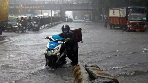 Weather Update : मुंबईकरांसाठी रात्र धोक्याची, मुसळधार पावसाचा इशारा; जुलैच्या पहिल्या आठवड्याचा अंदाज आला