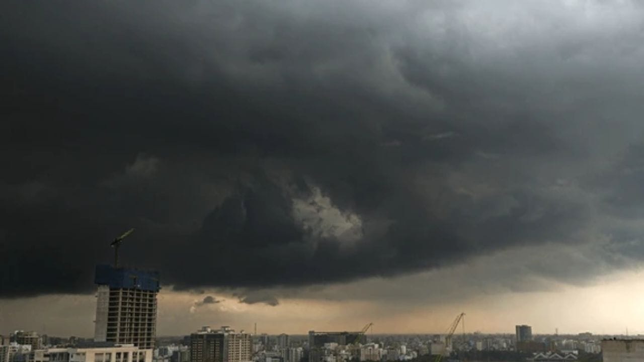 घटकाभरच्या पावसाने अंधेरी सबवे तुंबला, पालिकेची पोलखोल, मान्सूनपूर्व पावसाने मुंबईकरांना उकाड्यातून दिलासा