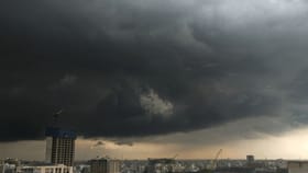 मुंबईसह उपनगरांमध्ये पावसाची हजेरी, उष्णतेपासून मोठा दिलासा...
