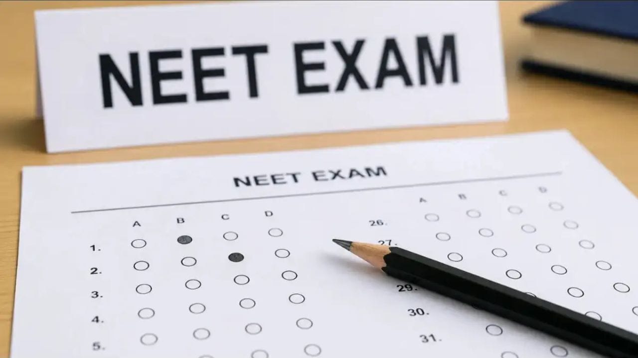NEET परीक्षेसाठी सैन्याची मदत, CBSE 12th ची गुणदान प्रक्रियाही वादात, मोठ्या परीक्षा घेताना अपयश का ? NEET परीक्षेसाठी सैन्याची मदत, CBSE 12th ची गुणदान प्रक्रियाही वादात, मोठ्या परीक्षा घेताना अपयश का ?
