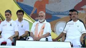पंतप्रधान नरेंद्र मोदी यांचा कोलकतामध्ये योगाभ्यास, तब्बल 35 हजार लोक.