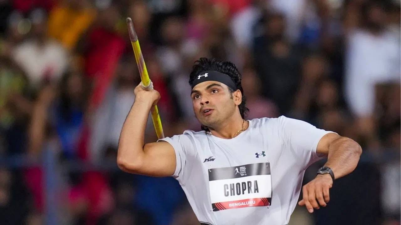 पाकिस्तानचा ऑलिम्पिक चॅम्पियन अर्शद नदीमने या स्पर्धेतून शेवटच्या क्षणी माघार घेतली आहे. नीरज चोप्राची लढत श्रीलंकेचा उदयोन्मुख खेळाडू रोमेश थरंगा पाथिरागे याच्याशी होईल. पाथिरागने नुकतंच रोम डायमंड लीग स्पर्धेत 92.62 मीटर भालाफेक करत सर्वांना आश्चर्याचा धक्का दिला होता. (Photo: PTI)