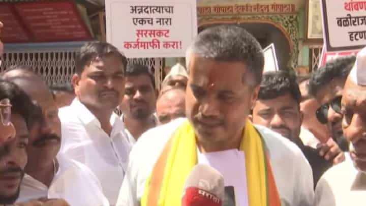 Rohit Pawar | रोहित पवारांचा एल्गार! पोलिसांनी परवानगी नाकारली तरी अन्नत्याग आंदोलनावर ठाम Rohit Pawar | रोहित पवारांचा एल्गार! पोलिसांनी परवानगी नाकारली तरी अन्नत्याग आंदोलनावर ठाम