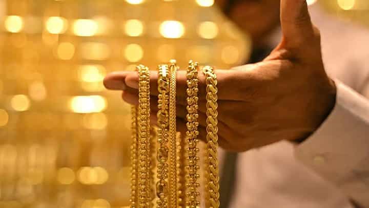 Gold -Silver Rate | सोन्याने मोडले सर्व विक्रम! 10 ग्रॅमचा भाव 1.55 लाखांच्या पार, तर चांदीचा भाव काय? Gold -Silver Rate | सोन्याने मोडले सर्व विक्रम! 10 ग्रॅमचा भाव 1.55 लाखांच्या पार, तर चांदीचा भाव काय?