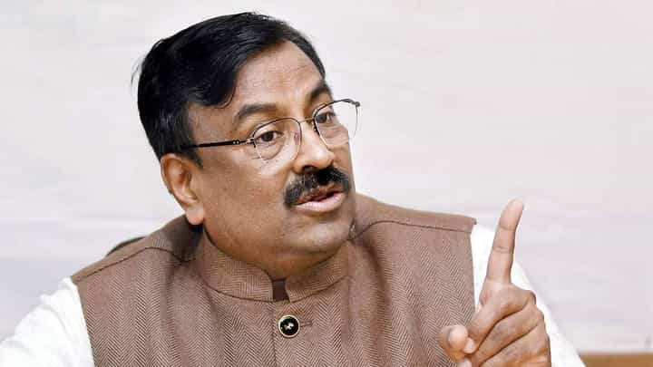 Sudhir Mungantiwar On Thackeray | ऑपरेशन टायगरचा मोठा धमाका? ठाकरे गटातील खासदार दिल्लीत; फुटीच्या चर्चांनी राजकारण तापलं! Sudhir Mungantiwar On Thackeray | ऑपरेशन टायगरचा मोठा धमाका? ठाकरे गटातील खासदार दिल्लीत; फुटीच्या चर्चांनी राजकारण तापलं!