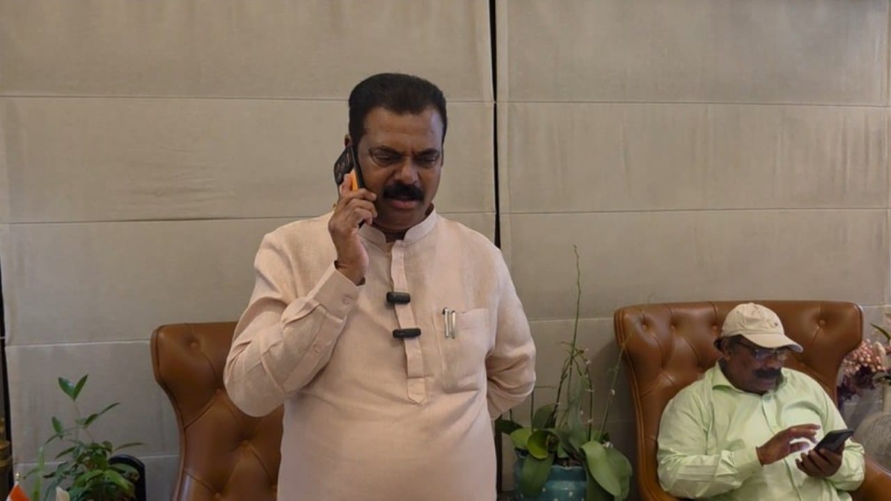 मध्यवर्ती सहकारी बँक निवडणूकीत चुरस, भाजपाची दोन पॅनल, कपिल पाटील विरोधात किसन कथोरे मध्यवर्ती सहकारी बँक निवडणूकीत चुरस, भाजपाची दोन पॅनल, कपिल पाटील विरोधात किसन कथोरे