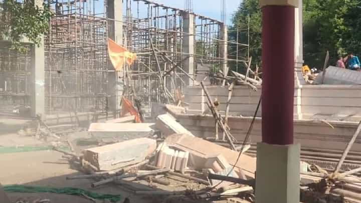 Parbhani| परभणीच्या हनुमान मंदिरात मोठी दुर्घटना, बांधकाम सुरु असताना छत कोसळला, अनेकजण जखमी Parbhani| परभणीच्या हनुमान मंदिरात मोठी दुर्घटना, बांधकाम सुरु असताना छत कोसळला, अनेकजण जखमी