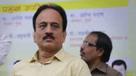 गिरीश महाजनांचे व्हायरल केलेले फोटो एडिटेड असल्याचं स्पष्ट