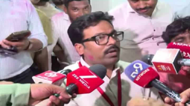 Gokul Gite | महायुतीला धक्का देत जिंकले, पण विजय मिळताच मागितली माफी! गोकुळ गीतेंचं मोठं विधान Gokul Gite | महायुतीला धक्का देत जिंकले, पण विजय मिळताच मागितली माफी! गोकुळ गीतेंचं मोठं विधान