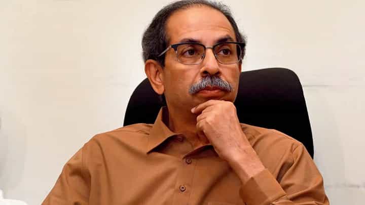 मोठी घडामोड! 6 खासदार गेलेच, आता ते 3 आमदारही नाराज? उद्धव ठाकरेंच्या बैठकीला मारली दांडी! मोठी घडामोड! 6 खासदार गेलेच, आता ते 3 आमदारही नाराज? उद्धव ठाकरेंच्या बैठकीला मारली दांडी!