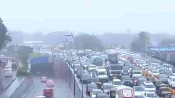 Mumbai Rain Traffic | पहिल्याच पावसात मुंबईची तुंबई! कुर्ला-सायनमध्ये पाण्यामुळे वाहतूक कोलमडली