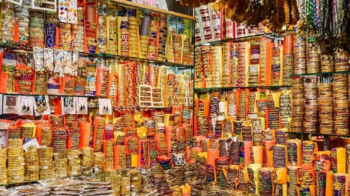 Shirdi | साईबाबांच्या नगरीत धक्कादायक खुलासा! प्रसादाच्या नावाखाली काय विकलं जात होतं?; 500 किलो निकृष्ट पेढे... Shirdi | साईबाबांच्या नगरीत धक्कादायक खुलासा! प्रसादाच्या नावाखाली काय विकलं जात होतं?; 500 किलो निकृष्ट पेढे...