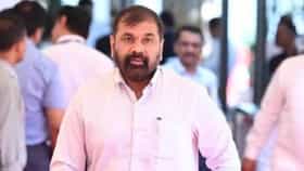 सोबत असलो तर चांगले, नाहीतर नालायक?; सचिन अहिरांचा ठाकरेंवर पलटवार-1701313