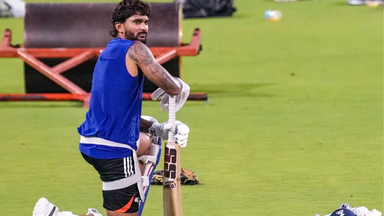 रिपोर्ट्सनुसार, नितीशचं आता झिंबाब्वे विरुद्ध कमबॅक होऊ शकतं. टीम इंडिया झिंबाब्वे विरुद्ध 3 सामन्यांची टी 20i मालिका खेळणार आहे. भारतीय संघ या दौऱ्यासाठी झिंबाब्वे दौऱ्यावर जाणार आहे. (PC-PTI)
