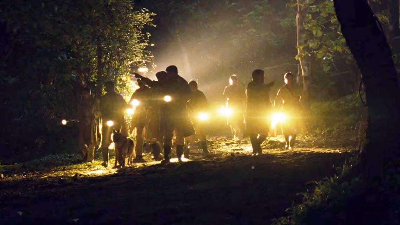 आजकालचे प्रेक्षक फक्त गुन्हा कोणी केला यातच रस घेत नाहीत, तर गुन्हेगाराने असे पाऊल का उचलले आणि त्या गुन्ह्याचा समाजावर किंवा पीडित कुटुंबावर काय परिणाम झाला, हेही जाणून घेण्यात उत्सूक असतात. यामुळे रिअल क्राईमवर आधारित ड्रामा सीरीज आणि खऱ्या घटनांवर प्रेरित कहाण्यांचा ट्रेंड वेगाने वाढला आहे. या कहाण्या समाजाच्या काळ्या बाजूला समोर आणतात, ज्याबद्दल सामान्य माणूस अनभिज्ञ असतो. याच बदलत्या काळात आणि नव्या ट्रेंडमध्ये वर्ष २०२६ मध्ये एक प्रसिद्ध सीरीज आली आहे, ज्याने सर्वांना हादरुन टाकले आहे.