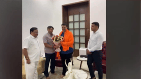 राज्याच्या राजकारणात नवा ट्विस्ट! ओमराजे निंबाळकरांची फडणवीसांसोबत भेट-1701035