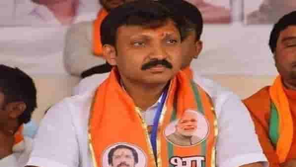 ओमराजे निंबाळकर यांना जोरदार दणका, उद्धव ठाकरेंची साथ सोडणे महागात, थेट 15 हजार..