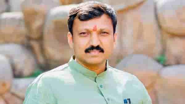 ओमराजे निंबाळकर यांनी अगोदर माफी मागावी... ती पोस्ट व्हायरल झाल्याने एकच खळबळ, थेट..