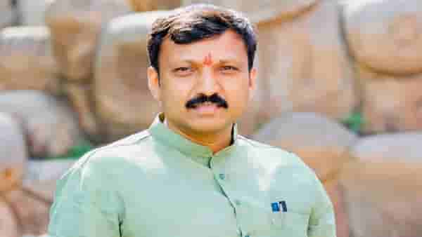 ठाकरे गटाला जय महाराष्ट्र करण्याची जोरदार चर्चा... ओमराजे निंबाळकरांची पहिली प्रतिक्रिया काय? ट्विट व्हायरल
