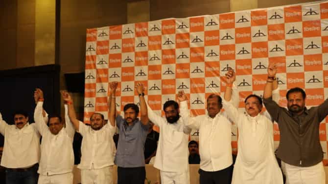 ओमराजे निंबाळकर यांनी शिवसेना शिंदे गटात प्रवेश करताच ठाकरे गटाचा मोठा निर्णय, थेट..