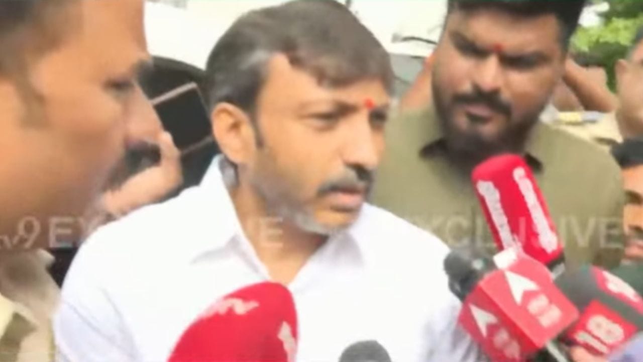 खासदार ओमराजे निंबाळकर यांचा अत्यंत मोठा निर्णय, थेट आज सायंकाळी किंवा उद्याच.. खासदार ओमराजे निंबाळकर यांचा अत्यंत मोठा निर्णय, थेट आज सायंकाळी किंवा उद्याच..