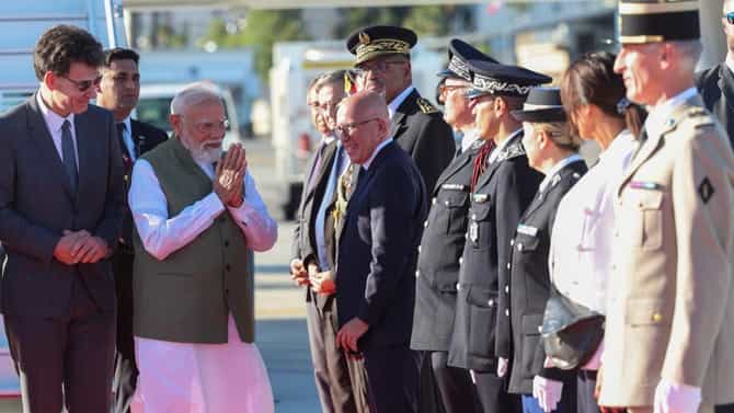 PM  मोदी सातव्यांदा फ्रान्सच्या दौऱ्यावर, हा देश भारतासाठी का आहे खास?