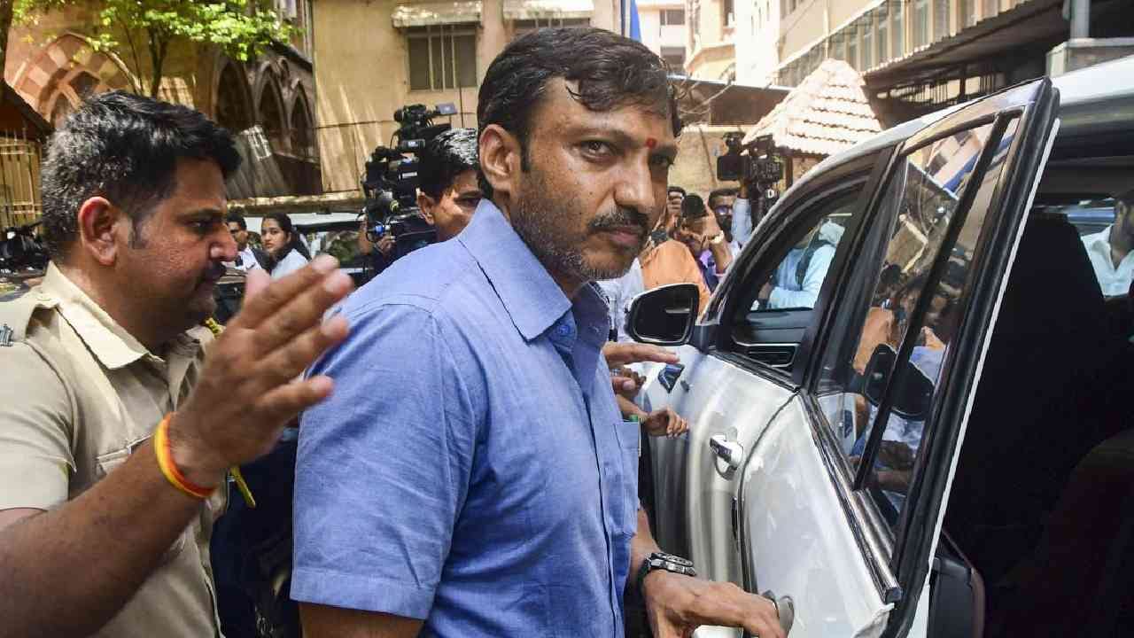 Pawanraje Nimbalkar Case : निकाल बाजूने लागावा म्हणून शिंदे गटात..राजकारण चुलीत गेलं, पवनराजेंच्या स्वीय सहायकाची संतप्त प्रतिक्रिया Pawanraje Nimbalkar Case : निकाल बाजूने लागावा म्हणून शिंदे गटात..राजकारण चुलीत गेलं, पवनराजेंच्या स्वीय सहायकाची संतप्त प्रतिक्रिया
