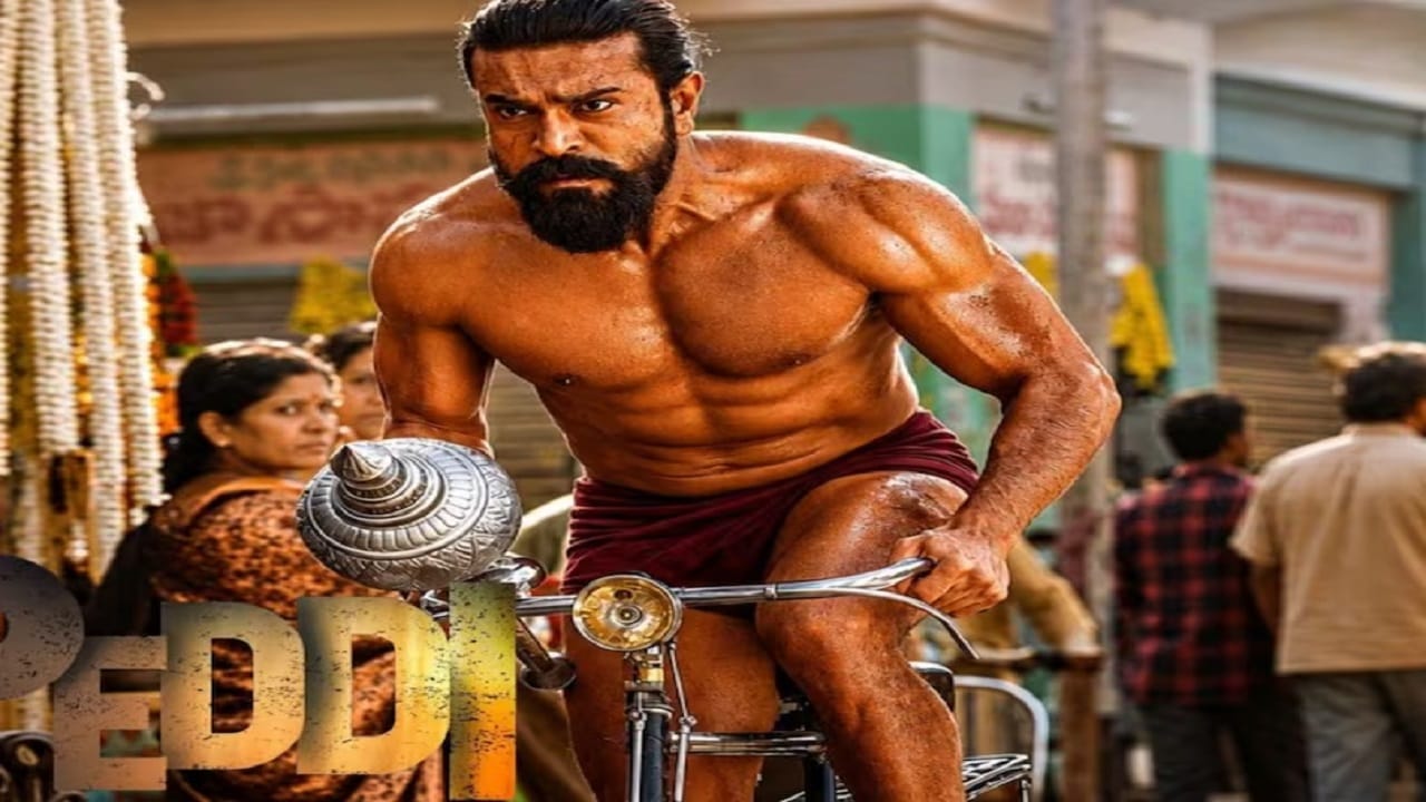 'पेड्डी'  सिनेमाने भारतात पहिल्याच दिवशी अंदाजे 82.49 कोटी रुपयांची कमाई केली आहे. राम चरणच्या सिनेमाच्या या उत्तुंग सुरुवातीमुळे हे स्पष्ट झालं आहे की, येत्या काळात हा सिनेमा आणखी अनेक विक्रम मोडणार आहे. कमाईचा वेग पाहता सिनेमा पहिल्याच वीकेंडमध्ये 300 कोटी रुपयांचा टप्पा सहज पार करेल... असं देखील सांगण्यात येत आहे. 