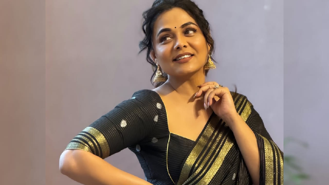 प्रार्थना बेहेरे मुख्य भूमिकेत झळकणारा ‘मर्दिनी’ हा चित्रपट येत्या 3 जुलै रोजी राज्यभरातील चित्रपटगृहांमध्ये प्रदर्शित होणार असून, चित्रपटाला प्रेक्षकांकडून कसा प्रतिसाद मिळतो याकडे आता सर्वांचे लक्ष लागले आहे.