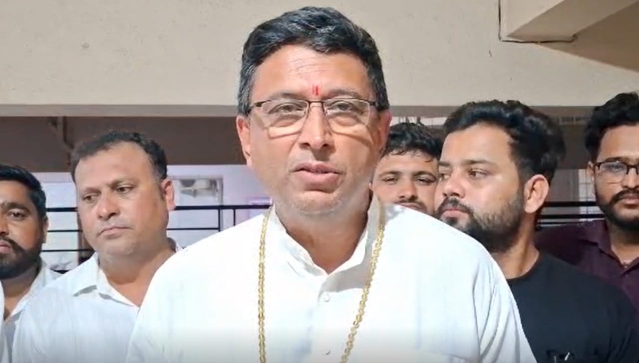 माझ्या पाठीशी अदृश्य शक्ती, महायुतीच्या उमेदवाराला पाडण्यासाठी… बंडखोर प्रसाद हिरेंच्या विधानाने मोठी खळबळ