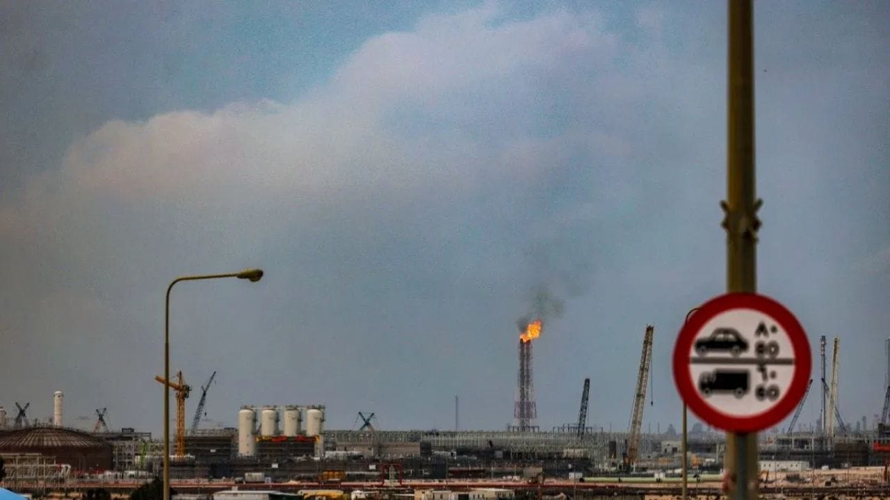 LNG पुरवठ्याची समस्या समाप्त होणार, उत्पादनात वेग आणण्याची कतारची तयारी, २ महिन्यात ८० टक्के उत्पादन वाढेल.. LNG पुरवठ्याची समस्या समाप्त होणार, उत्पादनात वेग आणण्याची कतारची तयारी, २ महिन्यात ८० टक्के उत्पादन वाढेल..