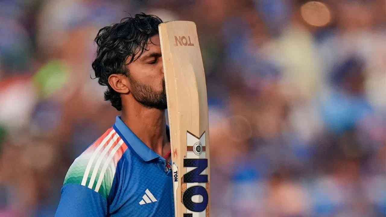 ऋतुराज गायकवाडने आतापर्यंत 100 लिस्ट ए सामन्यात 96 इनिंग्समध्ये 5,161 धावा केल्या आहेत. या दरम्यान त्याने 21 शतकं आणि 19 अर्धशतकं झळकावली. एक द्विशतकही नाबाद 220 या इनिंग्समध्ये आहे.(Photo: PTI)
