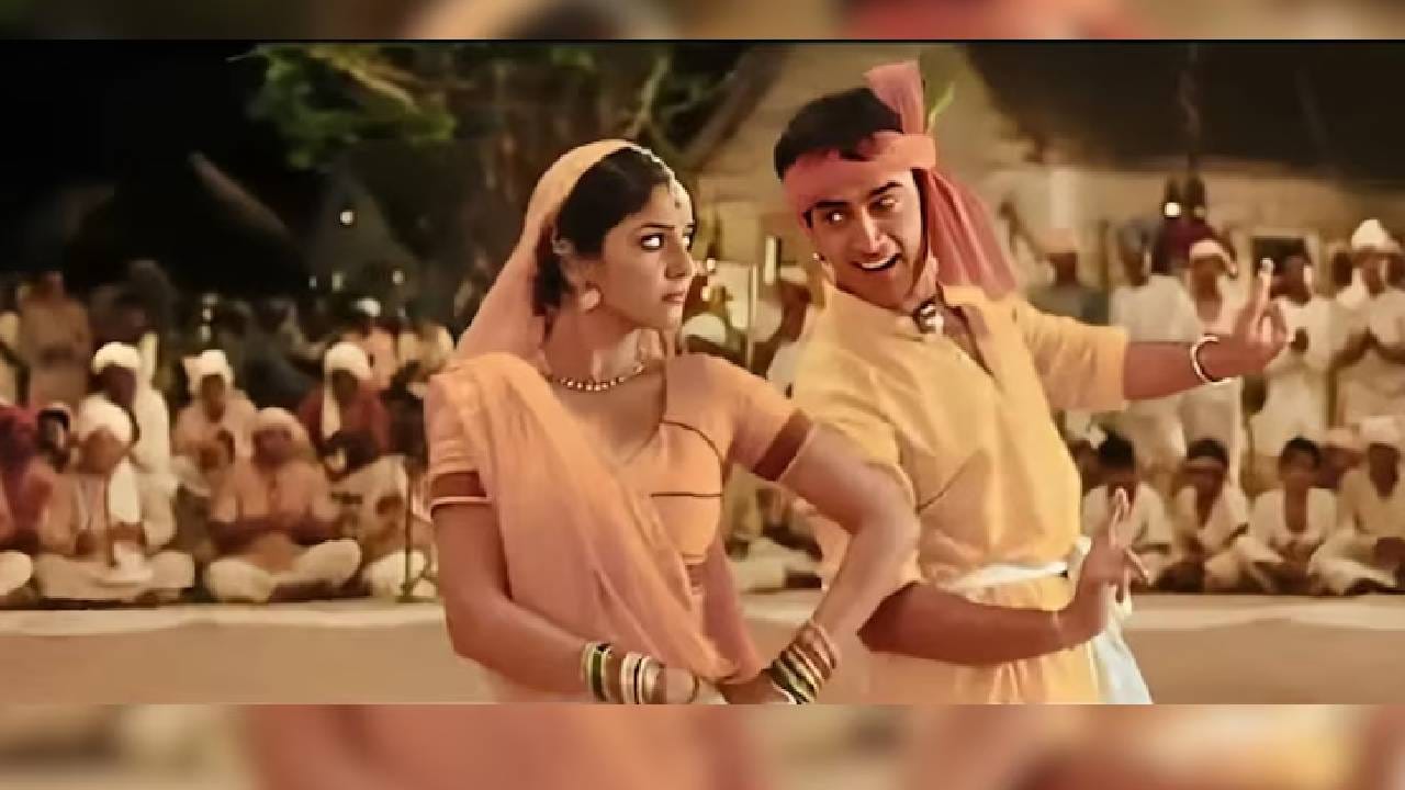 'लगान' चित्रपटात आमिर खान मुख्य भूमिकेत होता आणि त्याने या चित्रपटाची निर्मितीही केली होती. या गाण्यात त्याने भगवान कृष्णाच्या रूपात उत्तम अभिनय आणि डान्स केला होता. चित्रपटातील हे गाणे आजही लोकांना खूप आवडते.