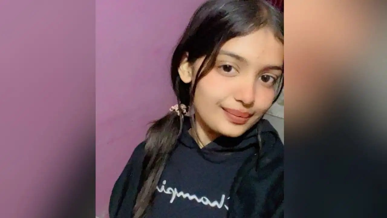 ब्रीफकेसमध्ये मृतदेह, जंगलात सांगाडा...,15 वर्षीय राधिका सोबत नेमंक काय घडलं? 4 दिवसांमध्ये दडलंय मोठं रहस्य ब्रीफकेसमध्ये मृतदेह, जंगलात सांगाडा...,15 वर्षीय राधिका सोबत नेमंक काय घडलं? 4 दिवसांमध्ये दडलंय मोठं रहस्य
