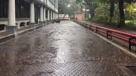 मोठं संकट! पावसाचा धुमाकूळ, थेट इशारा, घरातून बाहेर निघताना...
