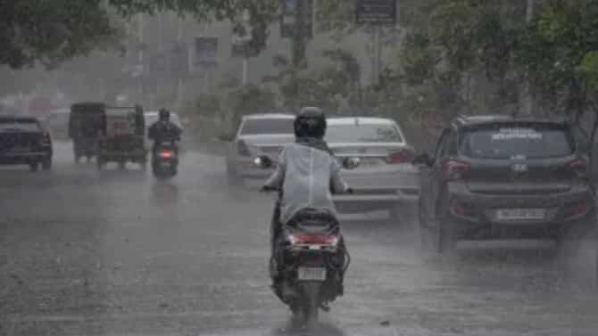 Rain Update : राज्यावर मोठं संकट! पावसाचा धुमाकूळ, थेट इशारा, घरातून बाहेर निघताना..